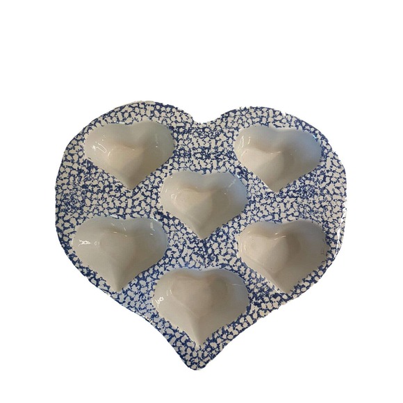 porcelain heart shaped muffin pan vintage blue and white six cups.